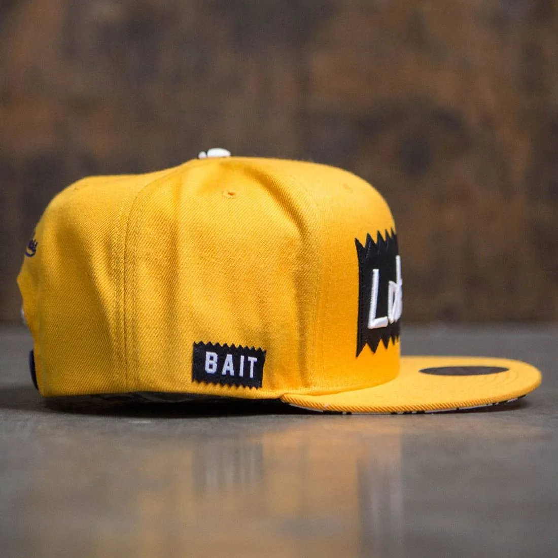 BAIT x NBA x Mitchell And Ness Los Angeles Lakers STA3 Wool Snapback Cap (gold)