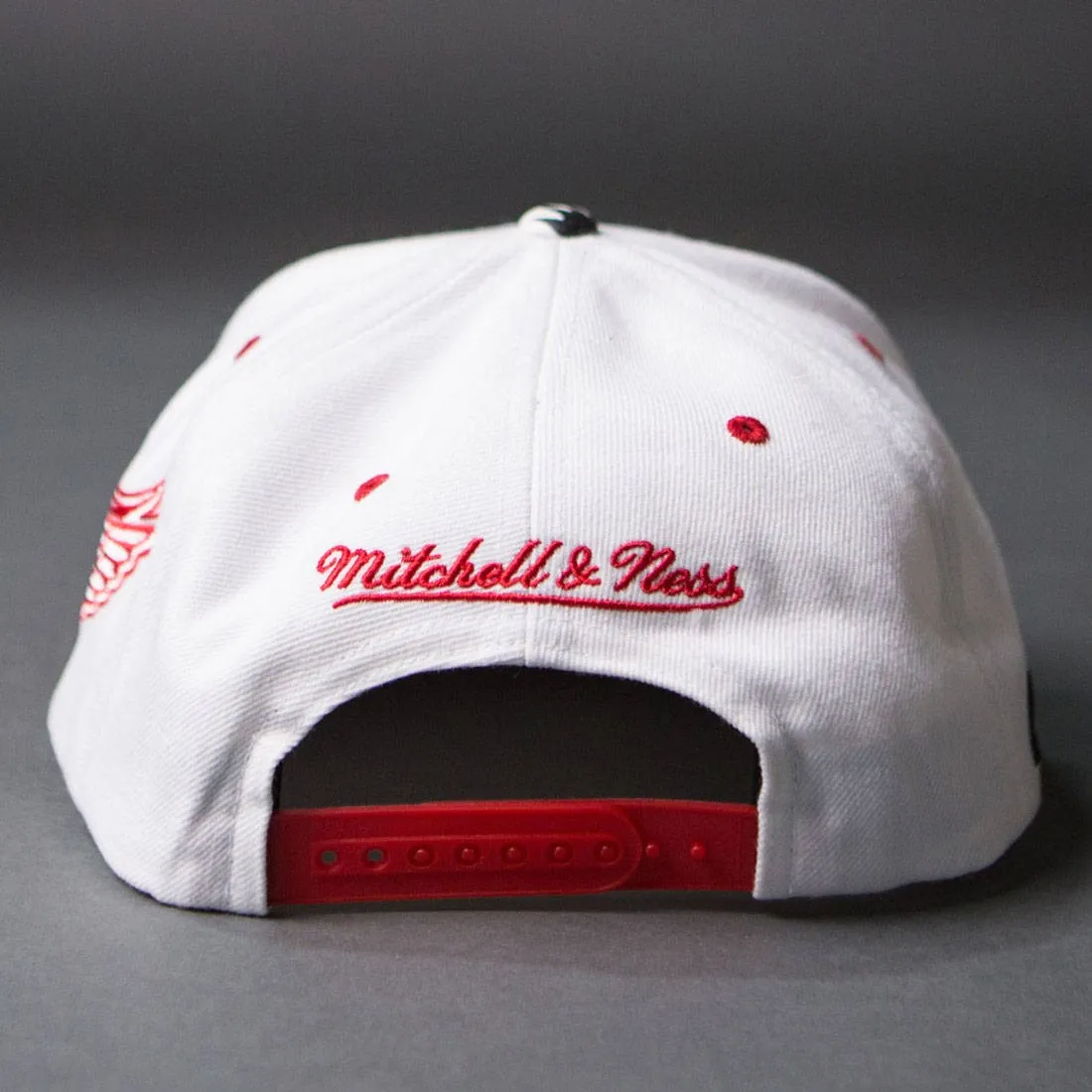 BAIT x NHL x Mitchell And Ness Detroit Red Wings STA3 Wool Snapback Cap (white / red)