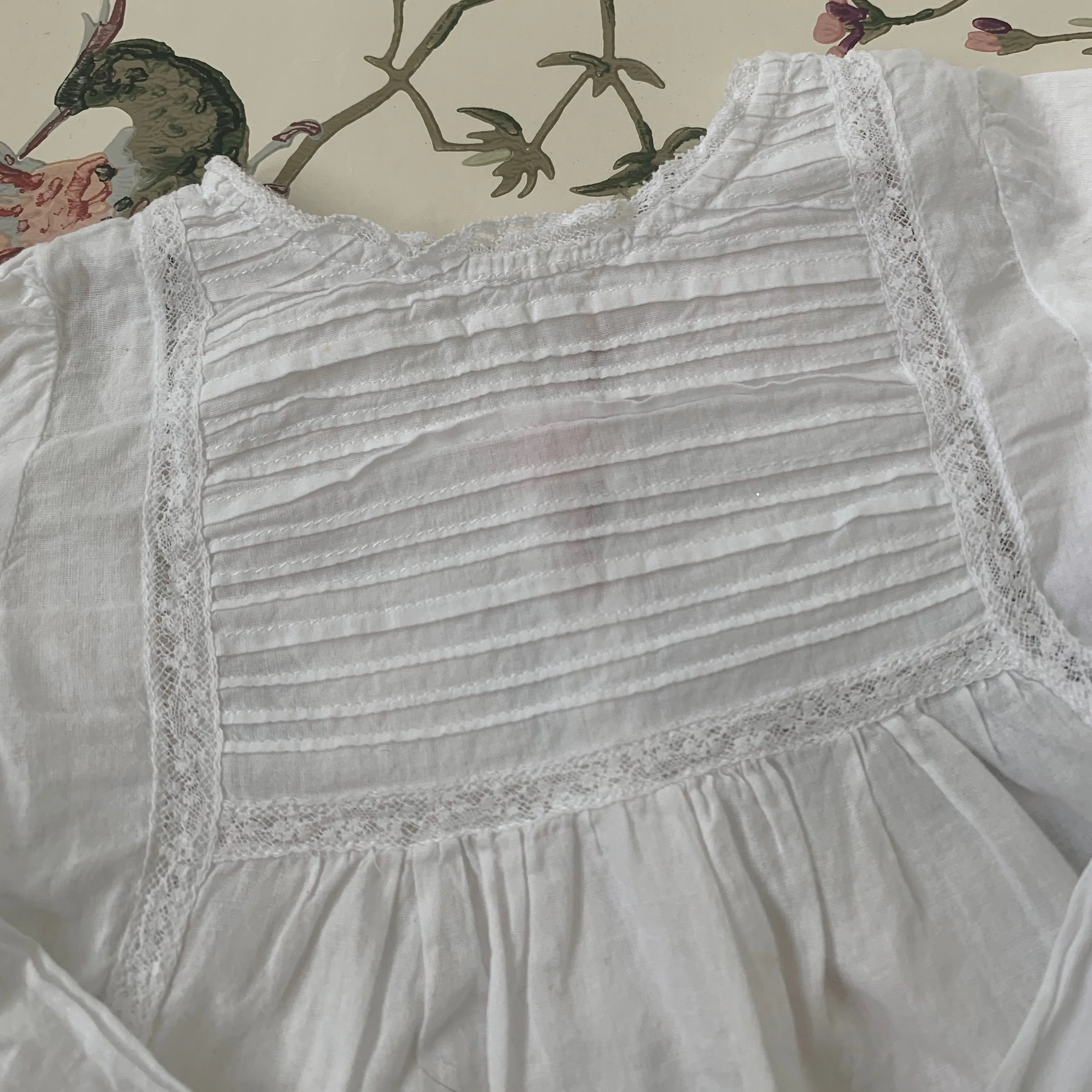 Bonpoint White Cotton Pintuck Blouse With Lace Trim: 6 Months