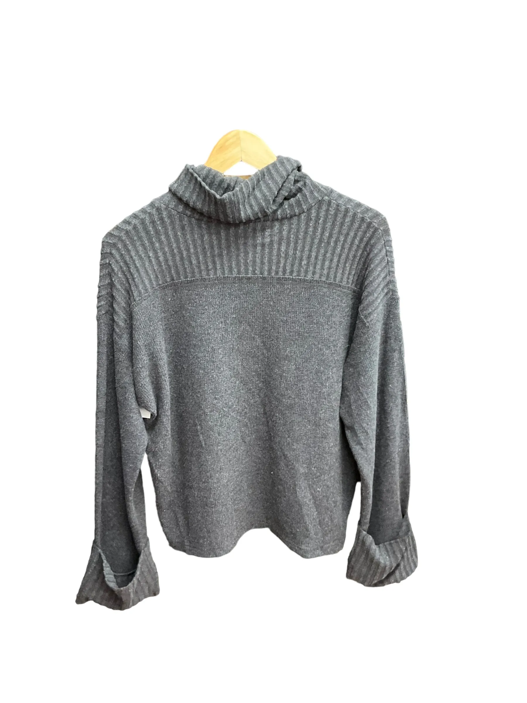 Sweater By Red Haute In Grey, Size: M